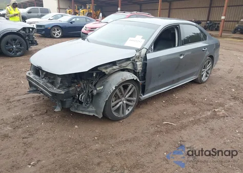 2018 Volkswagen Passat 2.0T R-Line/2.0T S из США, поврежденный, VIN 1VWAA7A32JC027197